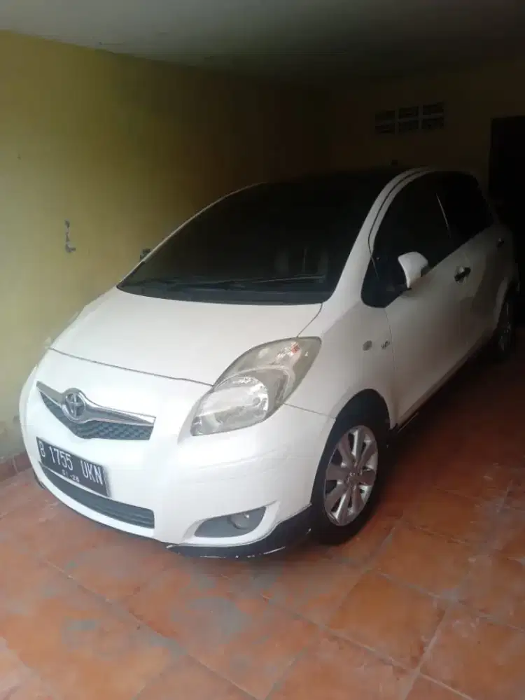 YARIS MATIC E 2010