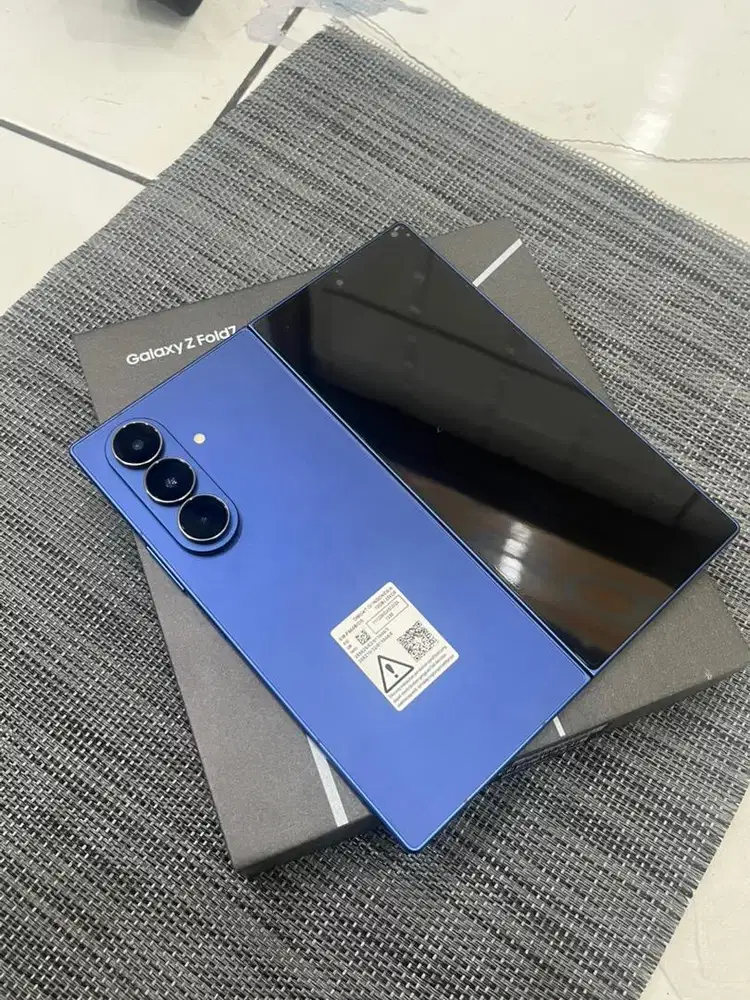 samsung z fold 7 12/256 like new