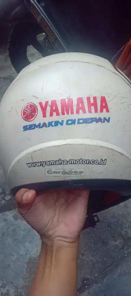 Helm yamaha cargloss asli