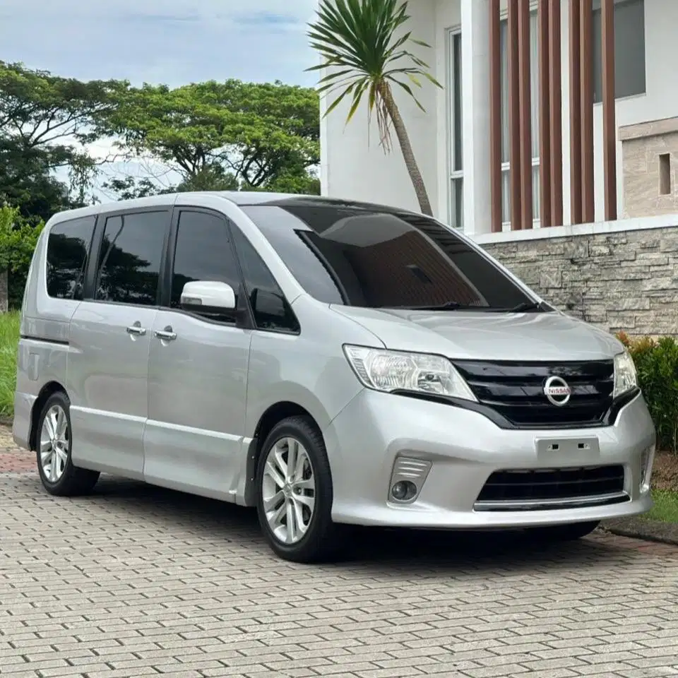 (CASH) Nissan Serena Highway Star 2013