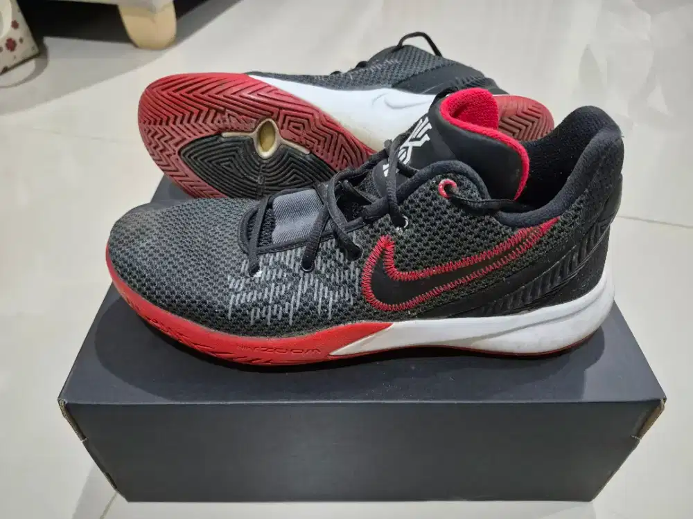 Sepatu Basket Kyrie Irving Flytrap II
