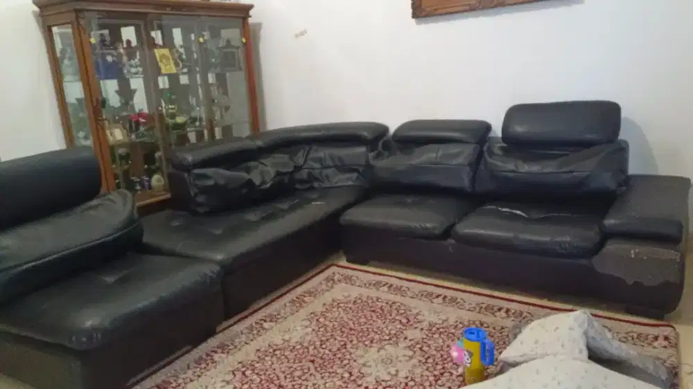 SOFA KULIT (warna hitam)