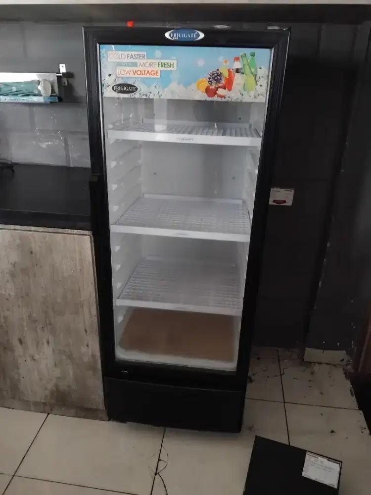 Showcase Frigigate Atis 270 Liter