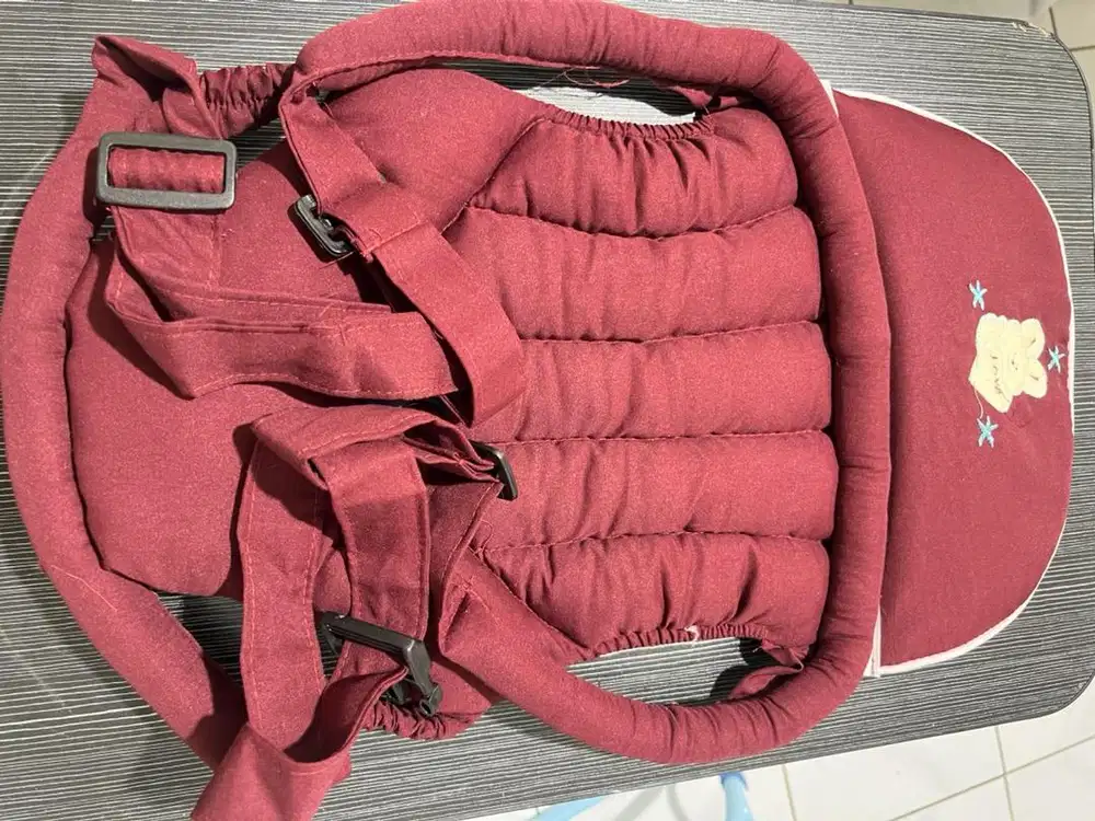 Gendongan bayi keperluan bayi