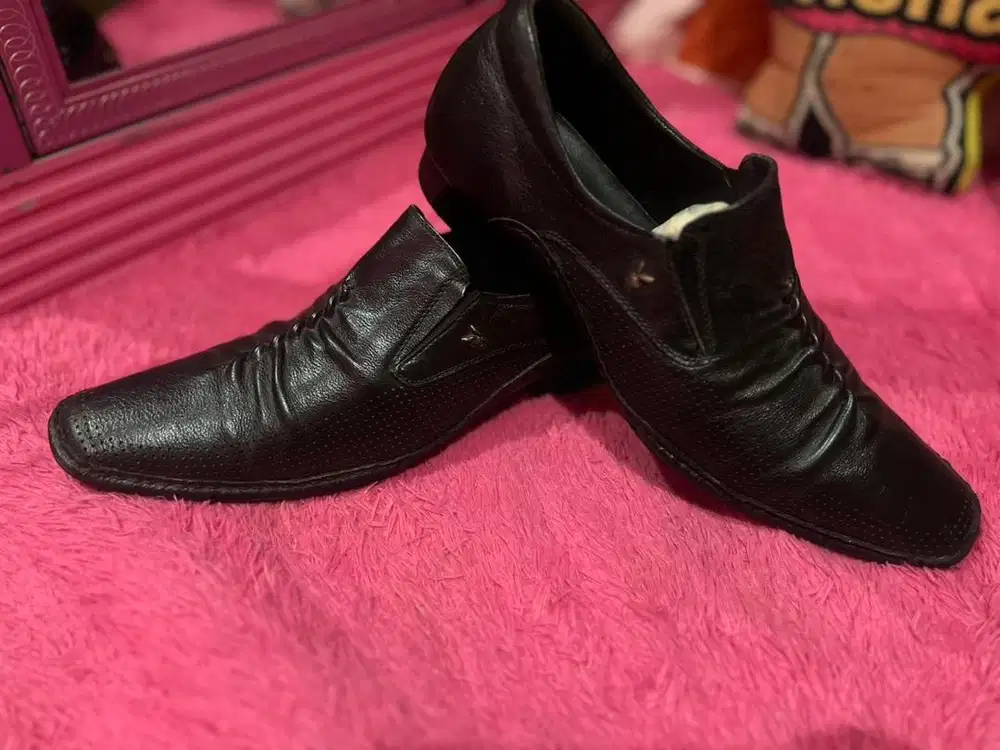 Sepatu kerja Playboy