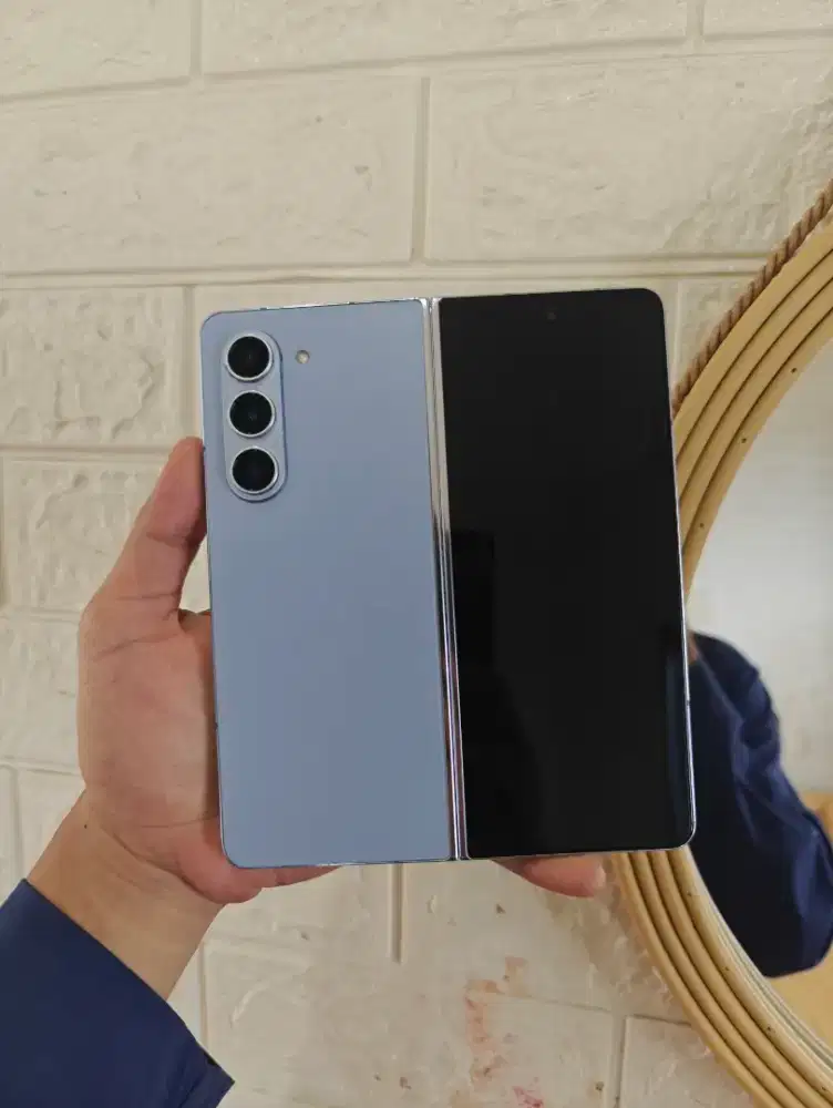Samsung Z Fold 5 512gb Icy Blue Resmi Sein (-bercak kecil)