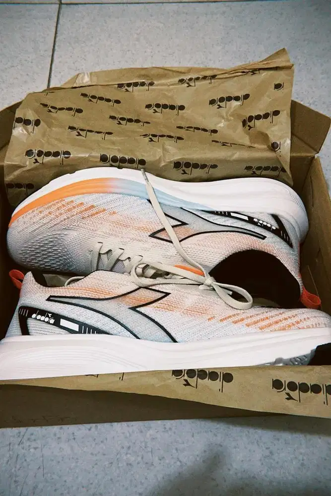 Diadora Pacie Men's Running Shoes - Beige Color