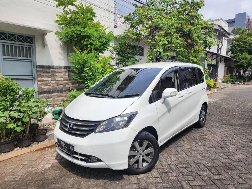 Honda Freed E PSD 2010 Matic Putih