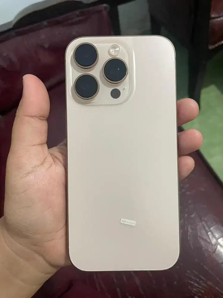 IPHONE 16 PRO WARNA GOLD