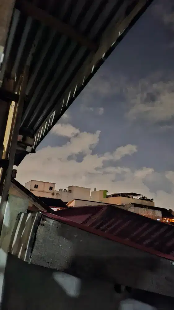 Di rumah makan bagian Dapur