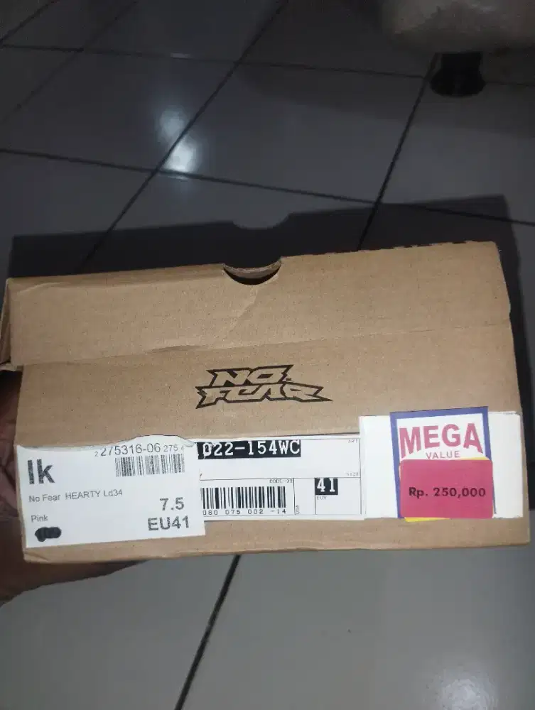 Sepatu sports wanita merk NO FEAR size 41