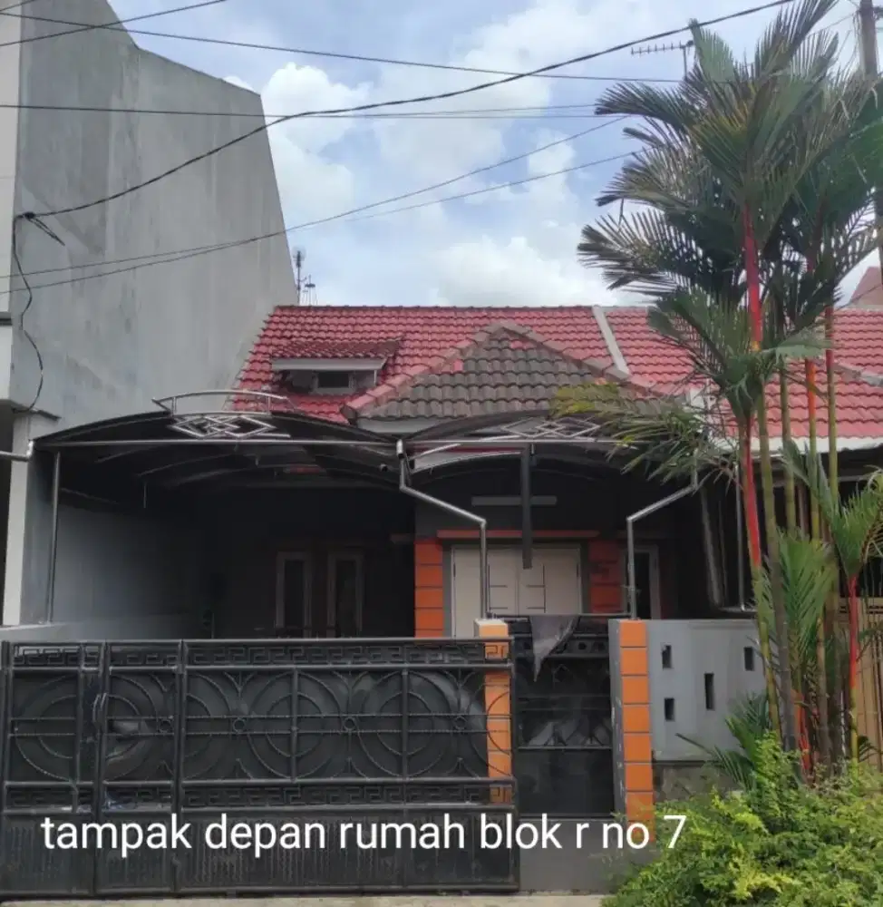 Dijual rumah siap huni Blok R no 7 Perumahan Graha Kalimas