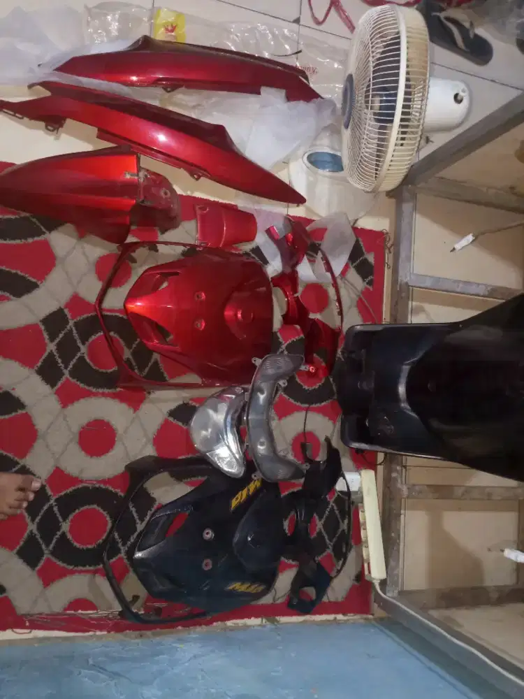 Body Mio smile warna merah maron