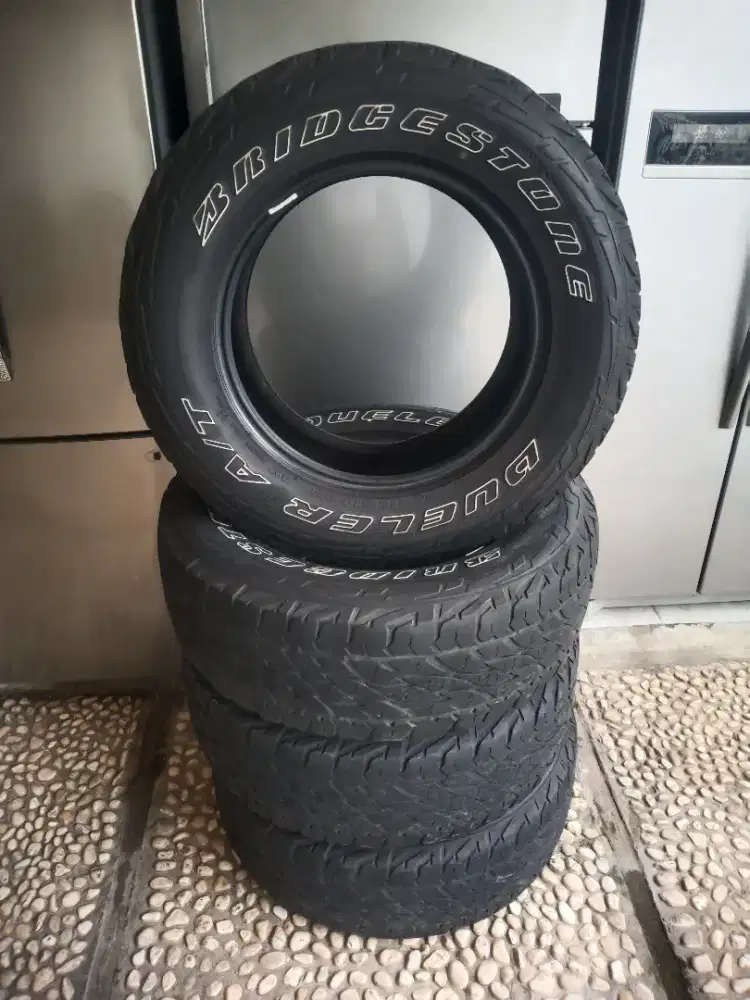 Ban Bridgestone Dueler AT 265/65/R17 Bekas pakai mobil sndr