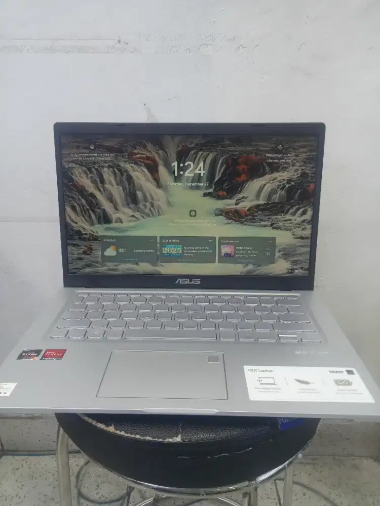 Asus M415D AMD R3 3250u ram 8 GB SSD 256 GB win 11 oro