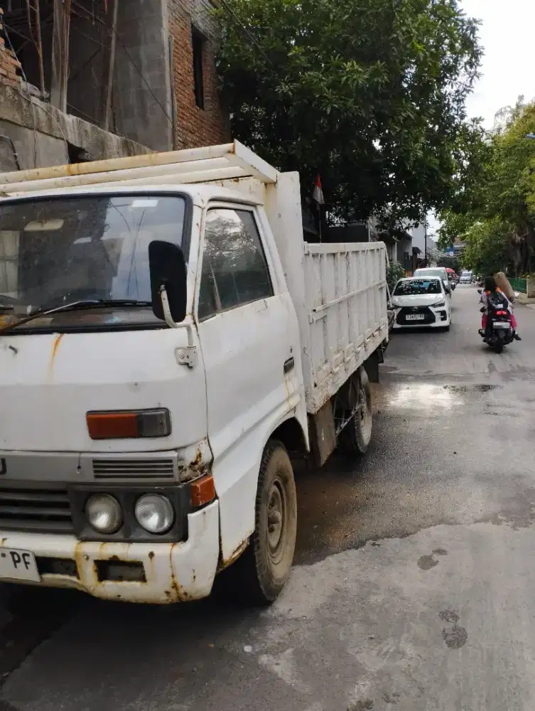 Mobil truck Isuzu Bison tahun 1991