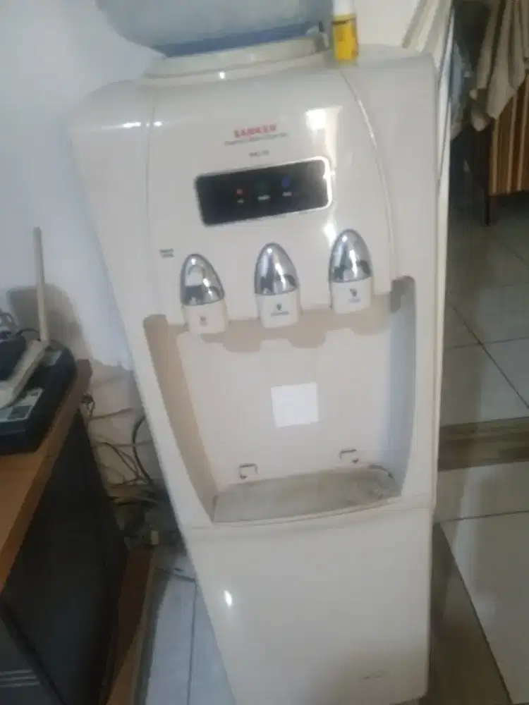 Dispenser Sanken keran 3