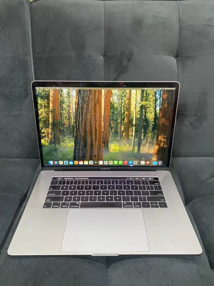 MacBook Pro Touchbar 15inch 2018, 16/512GB i7 SECOND