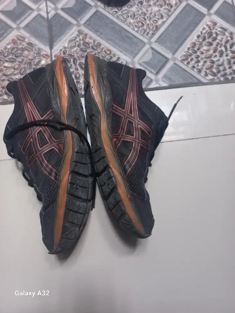 Asics gel contend 4 size 44