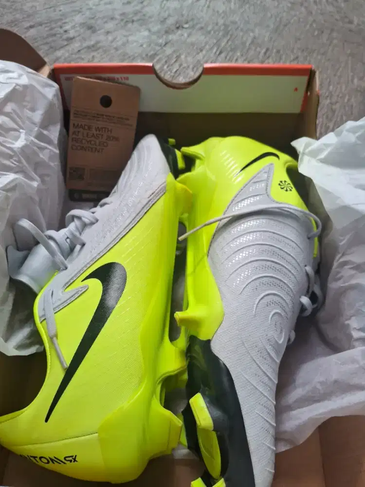 Sepatu bola nike phantom