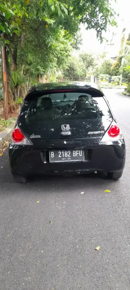 Mobil brio mesin sehat orisinil siap luar kota ban baru tidak bekas