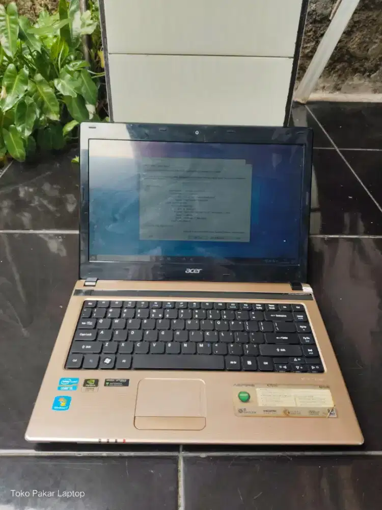 Laptop ACER Aspire 4752
Performa kencang di kelasnya, masih sang