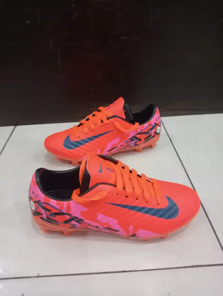Sepatu bola anak insole jahitan