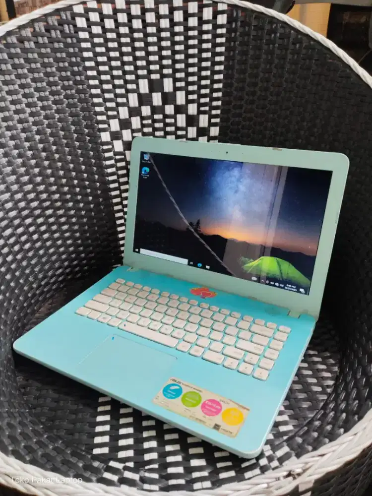 Asus X441N
Laptop simpel dan fungsional, cocok untuk kebutuhan