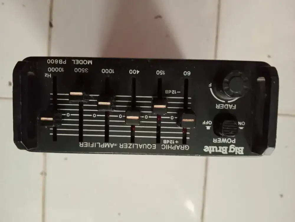 Graphic Equalizer amplifier merk Big Brute