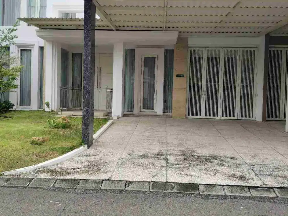 Disewakan rumah Premium Pakuwon Indah cluster Lariz ville Surabaya Barat