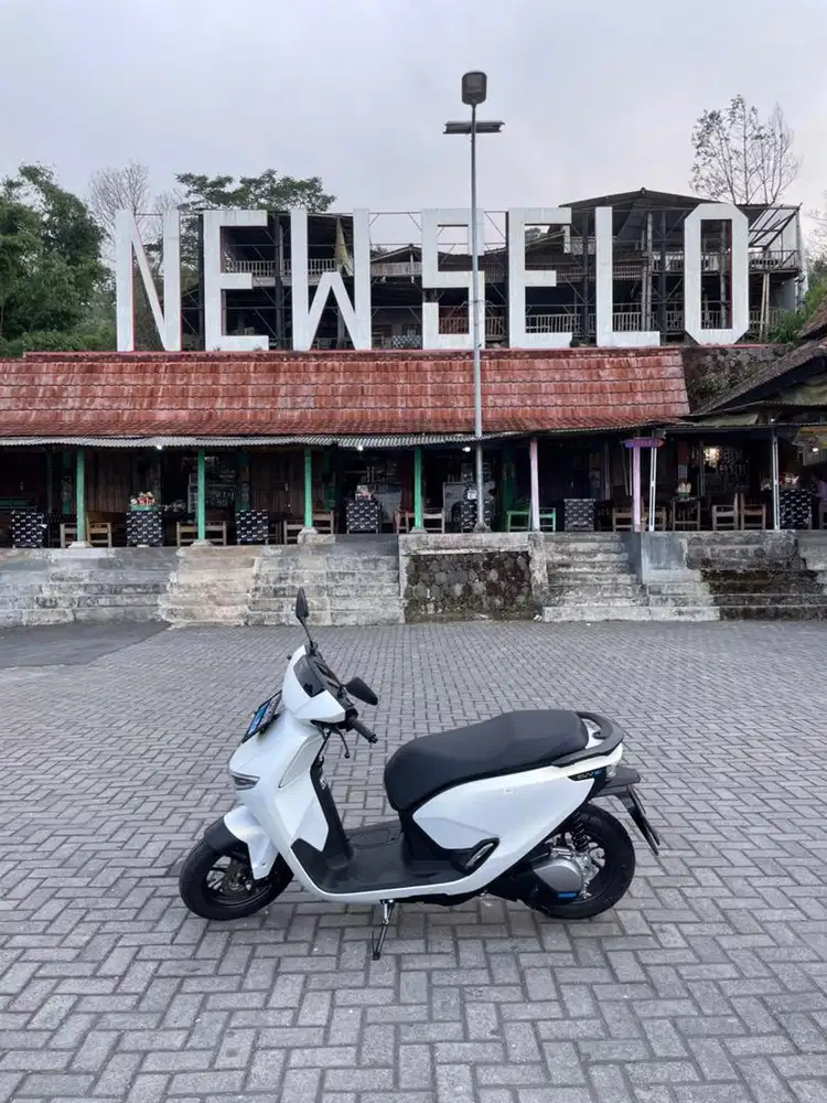 Honda CUV E Eelektrik Putih