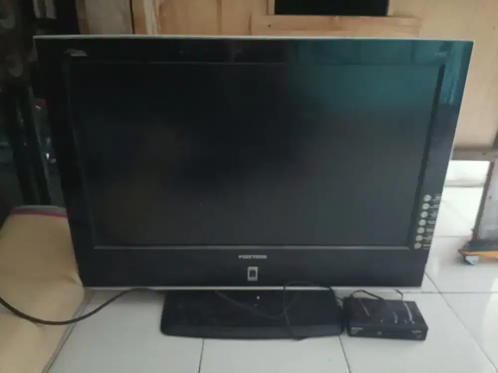 TV Polytron 32 inch Analog plus setbox nyala normal