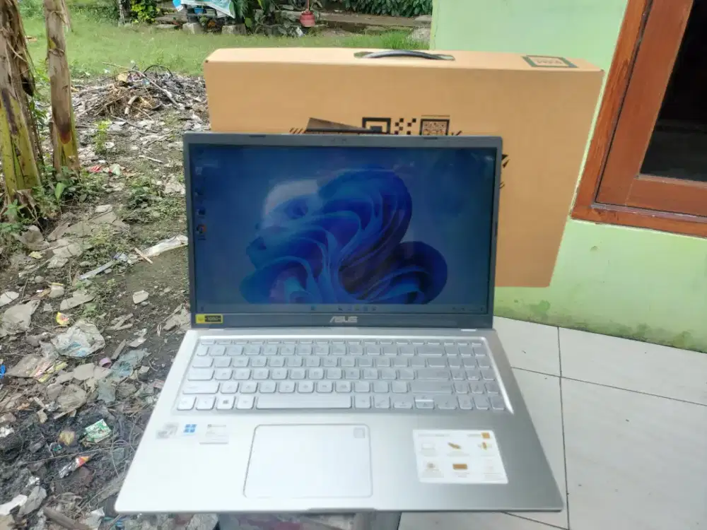 Asus i3 Gen 10 SSD Keyboard Backlit Fullset