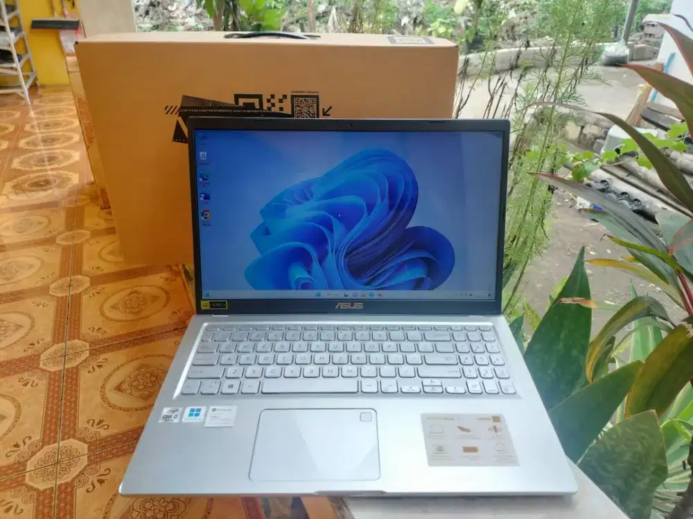 Asus i3 Gen 10 SSD Keyboard Backlit Fullset