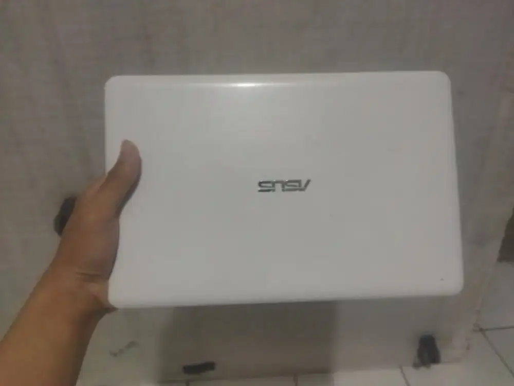 Second laptop asus e202e