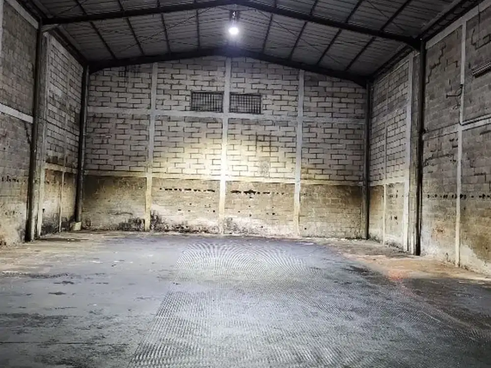 Gudang di lokasi strategis dekat ke tol Jorr, bebas banjir di Taman Tekno BSD City