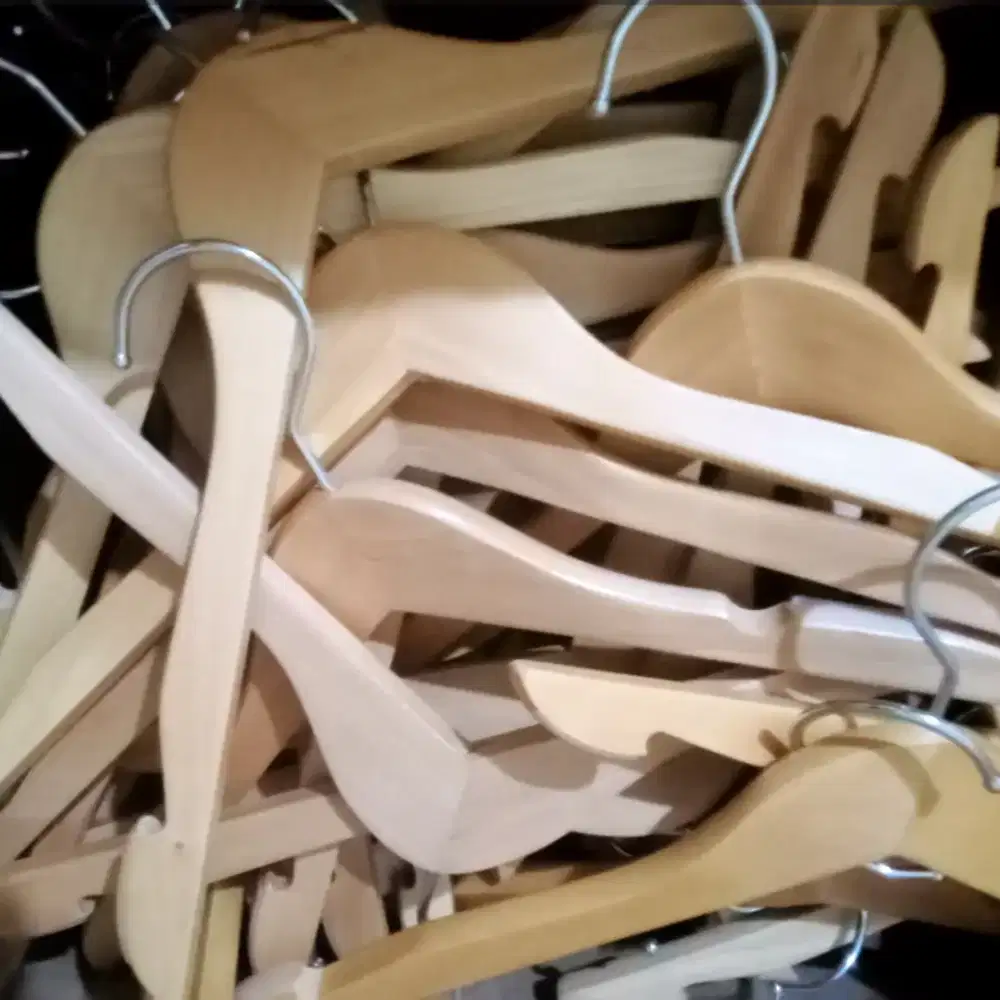 hanger baju dan celana jepit