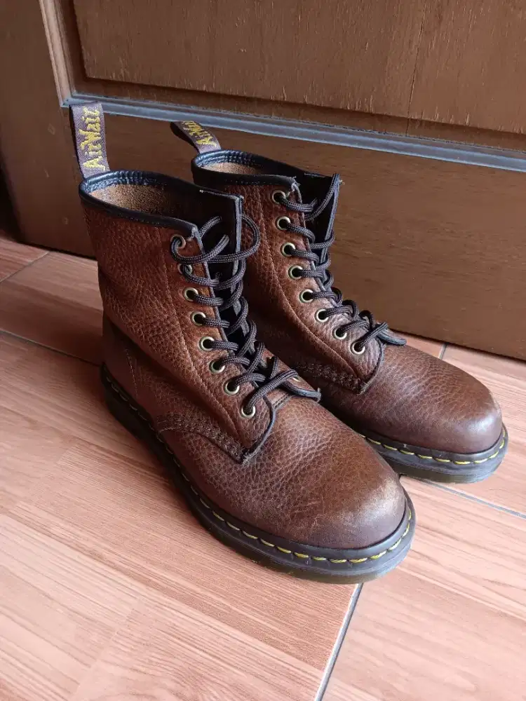 Dr. Martens brown  8 hole sz 37 100 % original