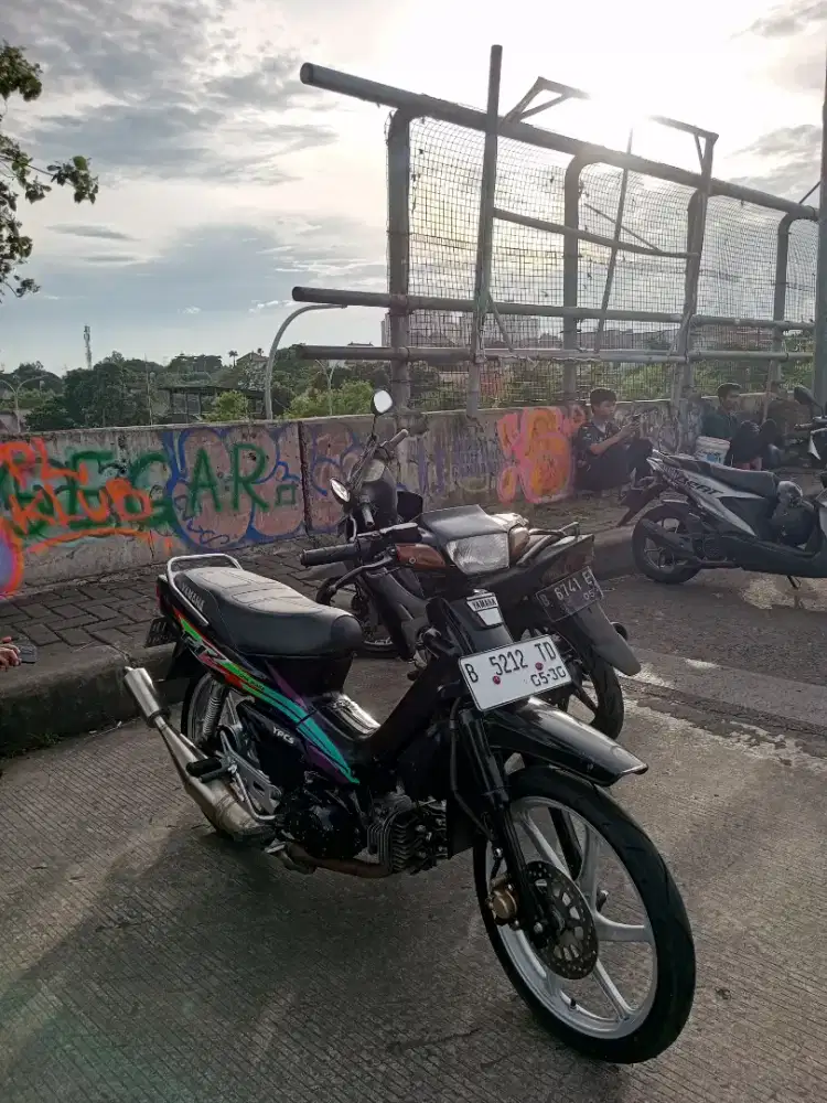 YAMAHA F1Z TAHUN 1995