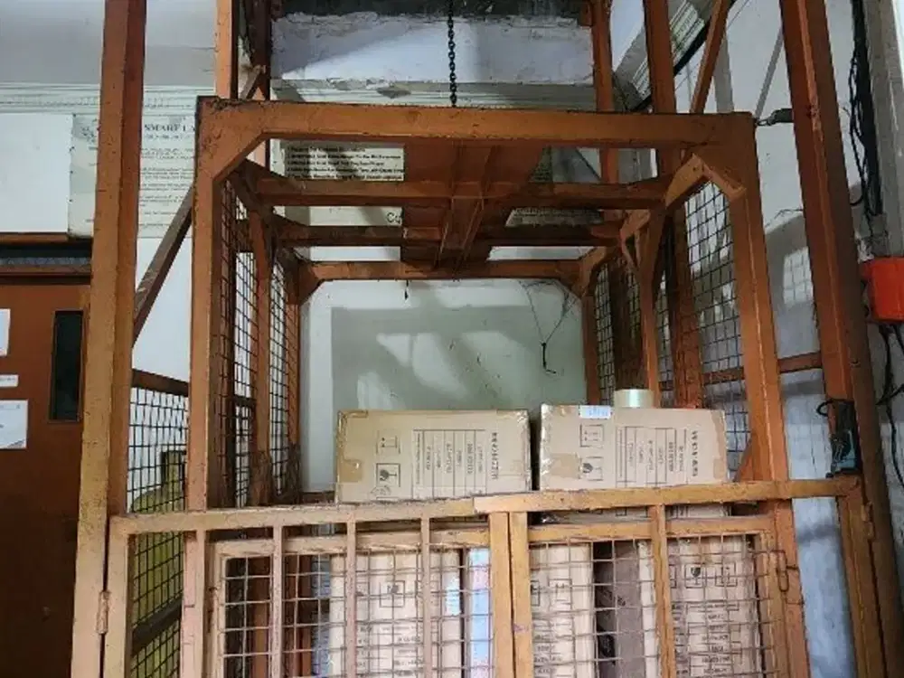 Gudang di lokasi strategis, dengan bangunan luas dekat ke tol jorr dan bebas banjir di Taman Tekno BSD City