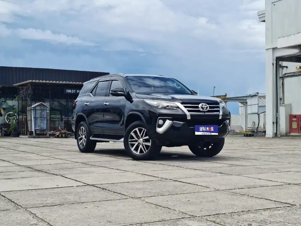 Toyota Fortuner 2.4 VRZ AT Diesel 2018 Hitam KM 41RB