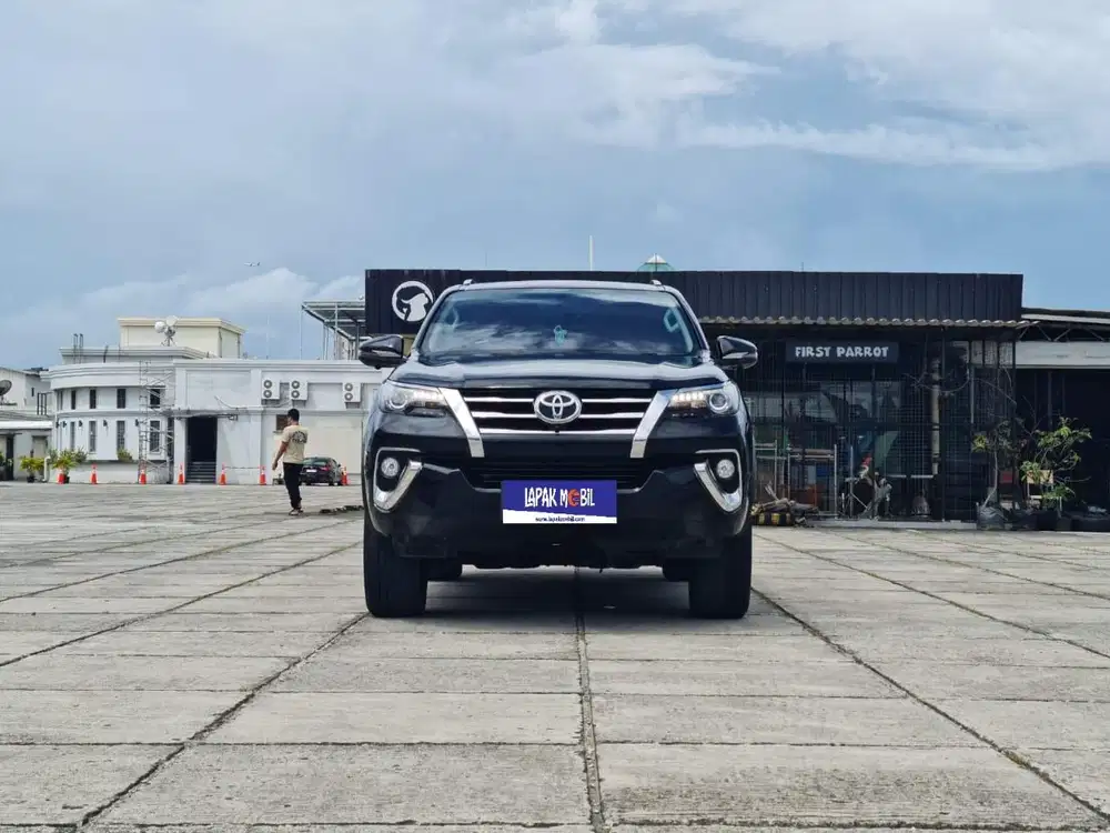 Toyota Fortuner 2.4 VRZ AT Diesel 2018 Hitam KM 41RB