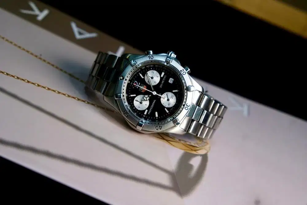 Tag Heuer Professional 2000