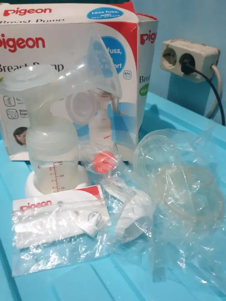 Pigeon manual breast pump