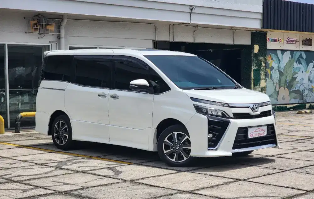 [Km 51rb] Toyota Voxy 2.0 Nik 2018