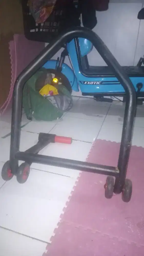 Jual aja nih Paddock motor . Kali aja laku