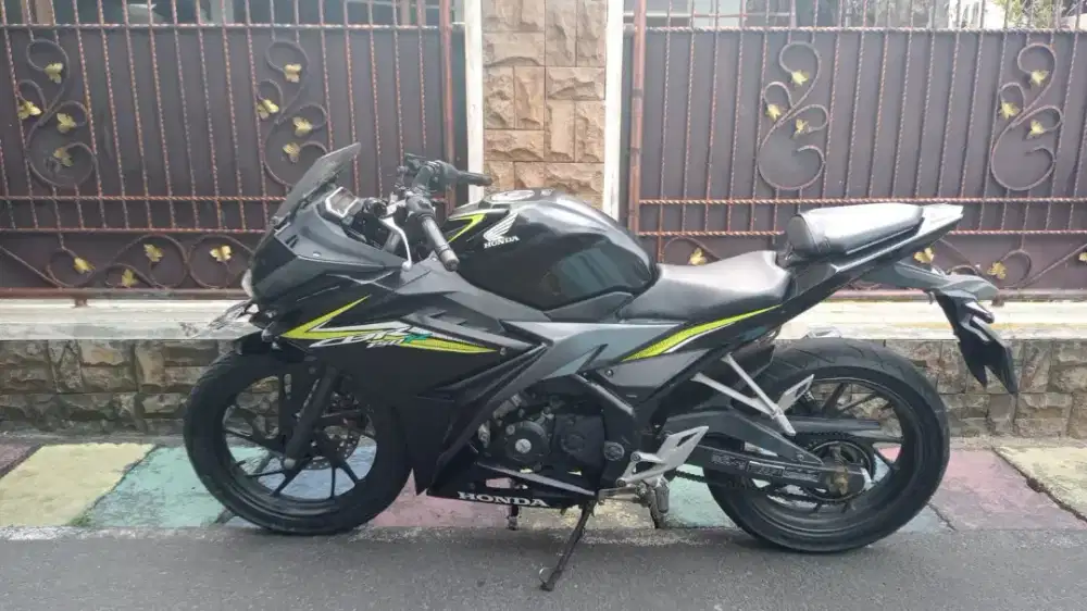cbr 150 face lift 2017 pemakaian motor bagus mesin sehat