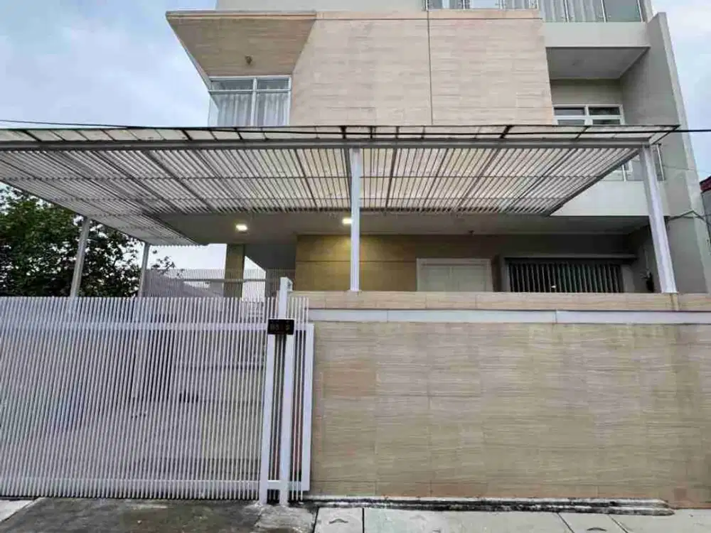 RUMAH KELAPA GADING UK 13x15 3LT 9KT 5KM SEMI FURNISH SHM CARPORT 2 MOBIL JAKARTA UTARA