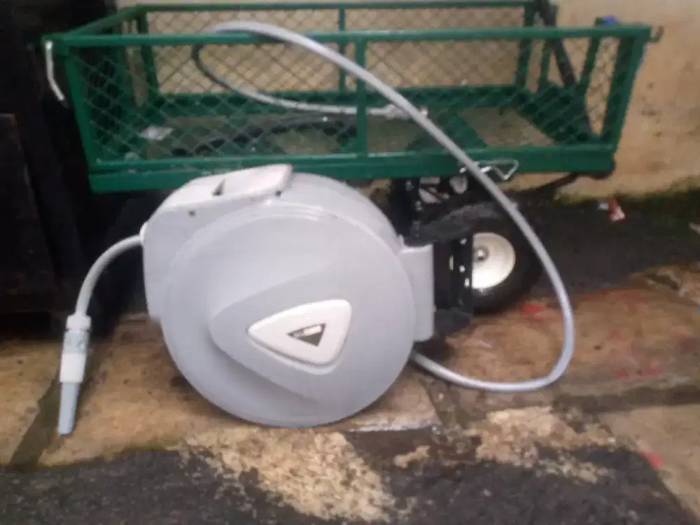 Selang air          .