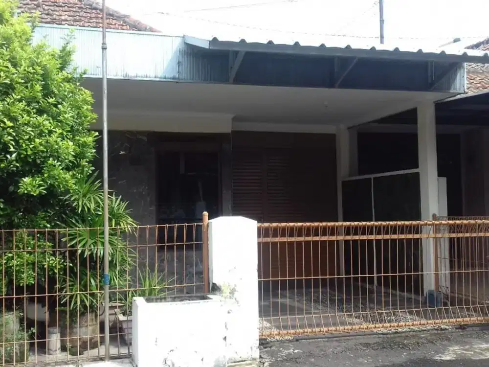 RUMAH TERAWAT SIAP HUNI DI TENGAH KOTA SAYAP BKR BUAH BATU
